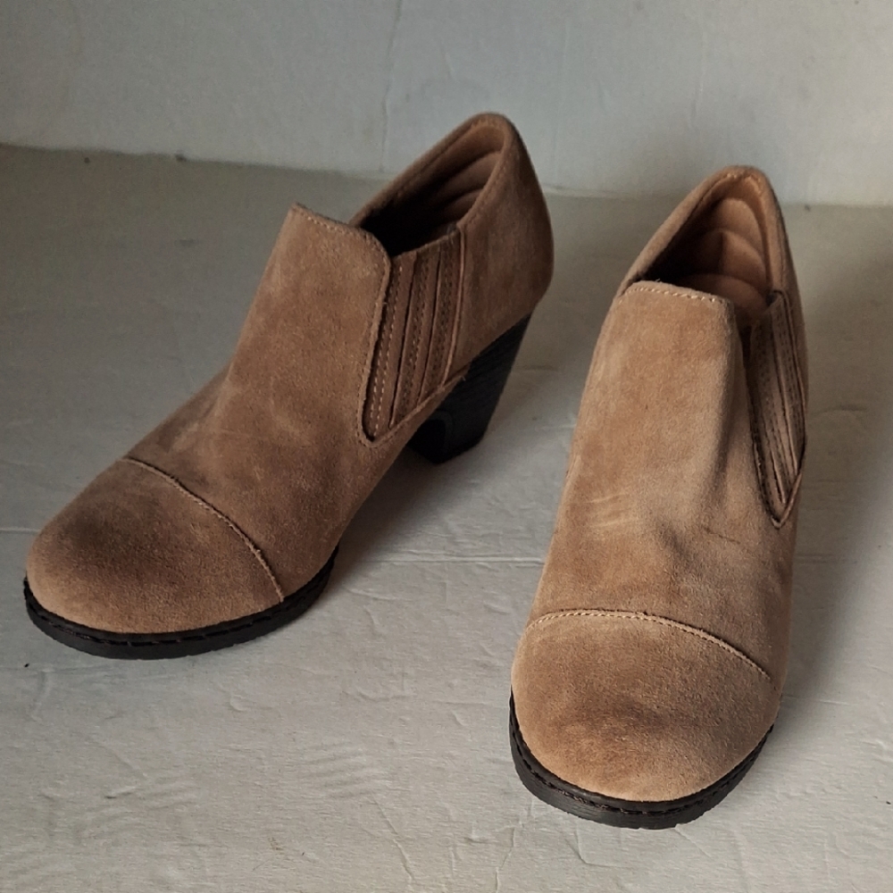 Montana Women's Tan Suede Ankle Boots